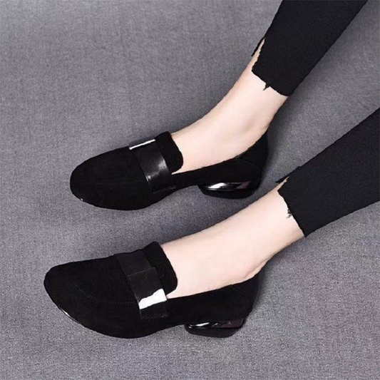 Mocassins noirs confortables à petit talon pour femme
